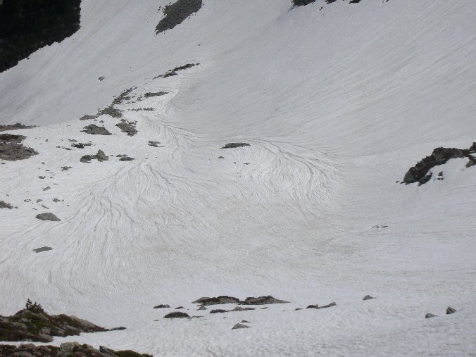 Rognier (24).jpg - Joiles sculptures faites par l'eau sur la neige